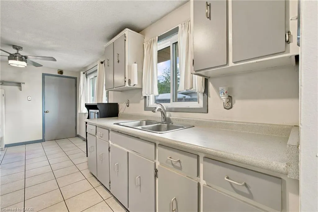 135 Cedarhill Crescent