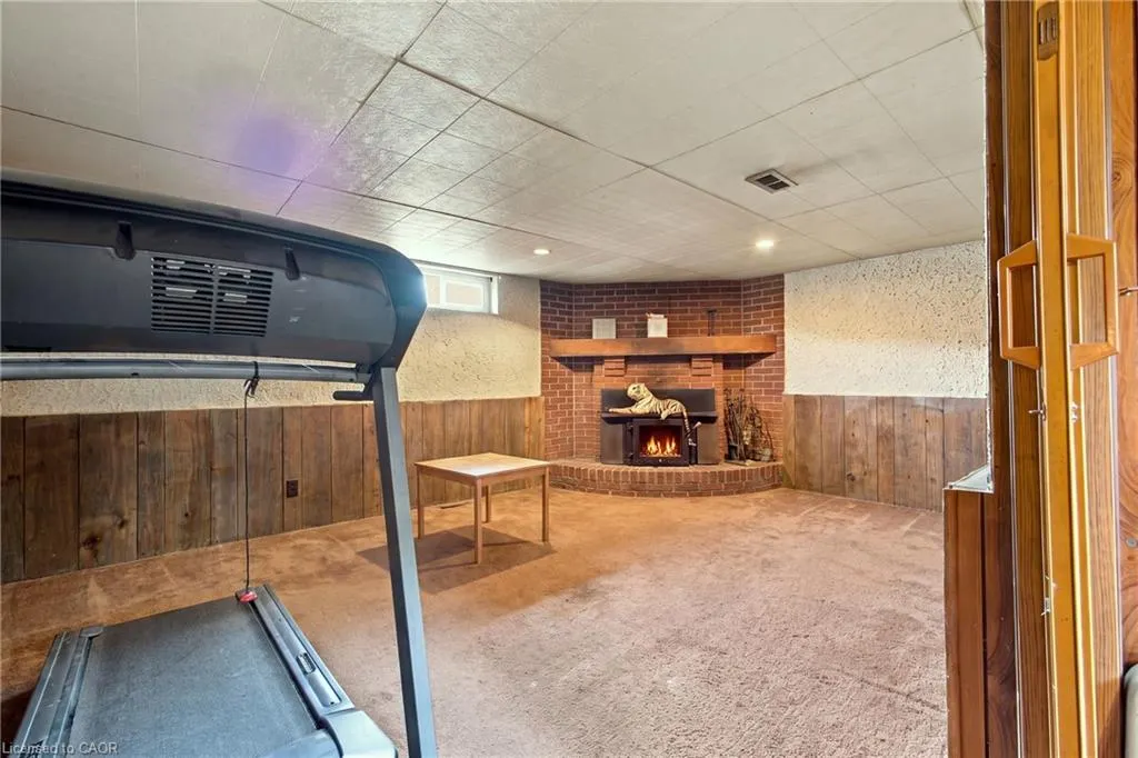 135 Cedarhill Crescent
