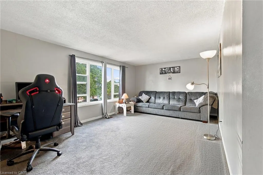 135 Cedarhill Crescent