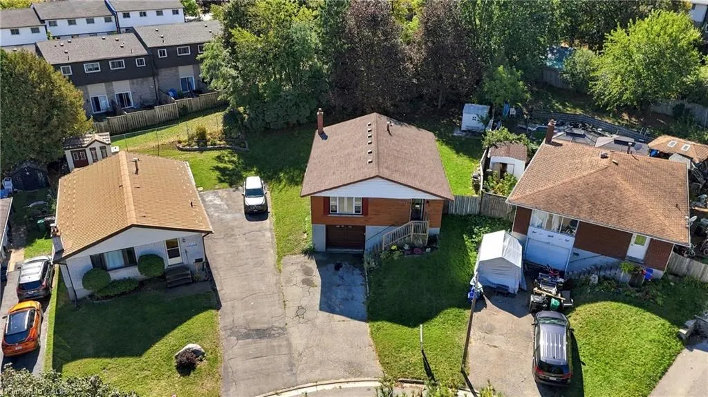 135 Cedarhill Crescent