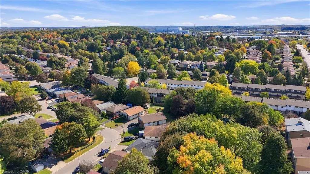 135 Cedarhill Crescent