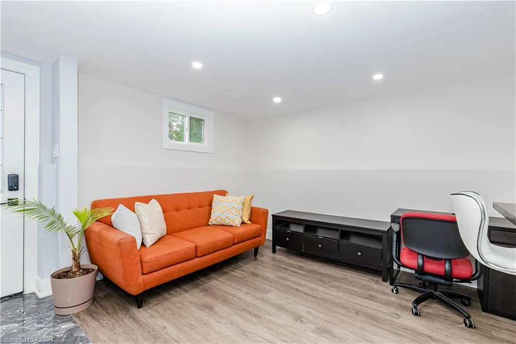 2358 Arnold Crescent