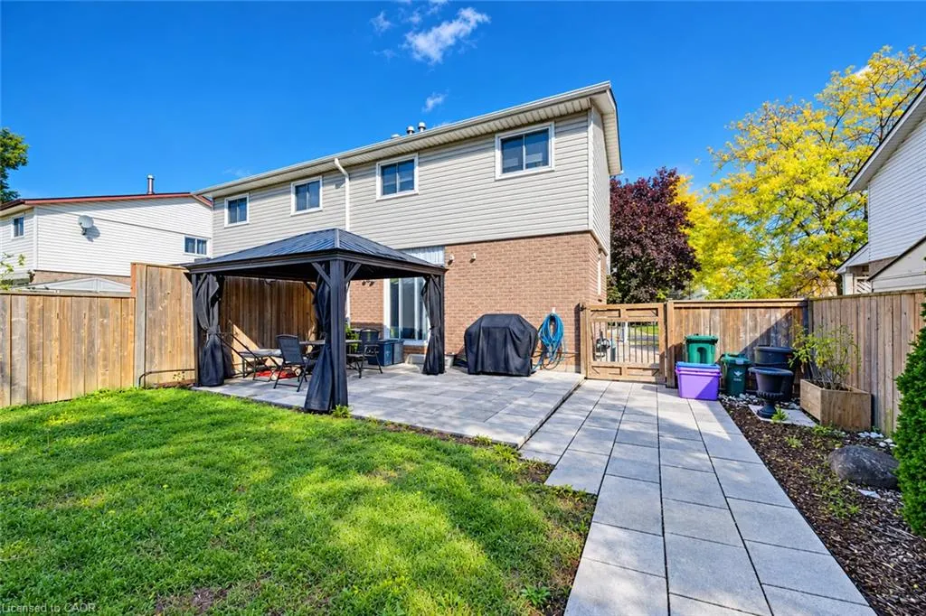 136 Sekura Crescent