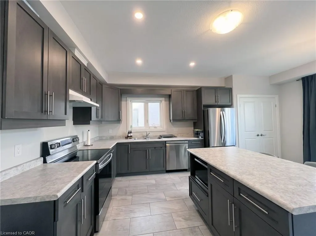 7474 Sherrilee Crescent