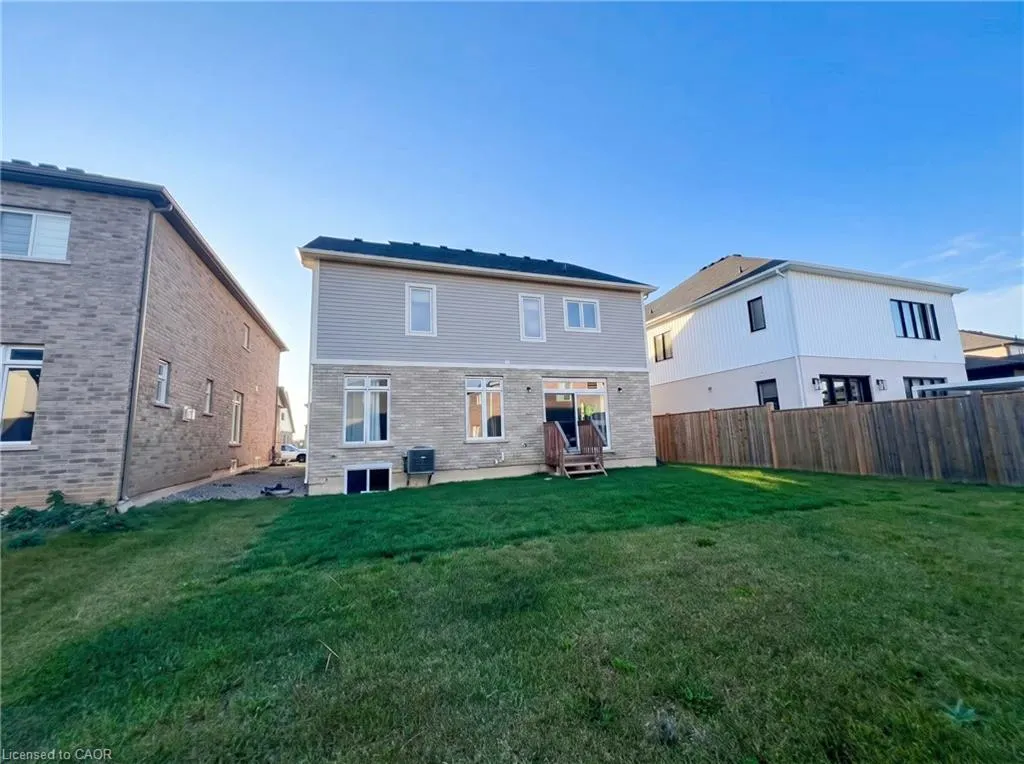 7474 Sherrilee Crescent