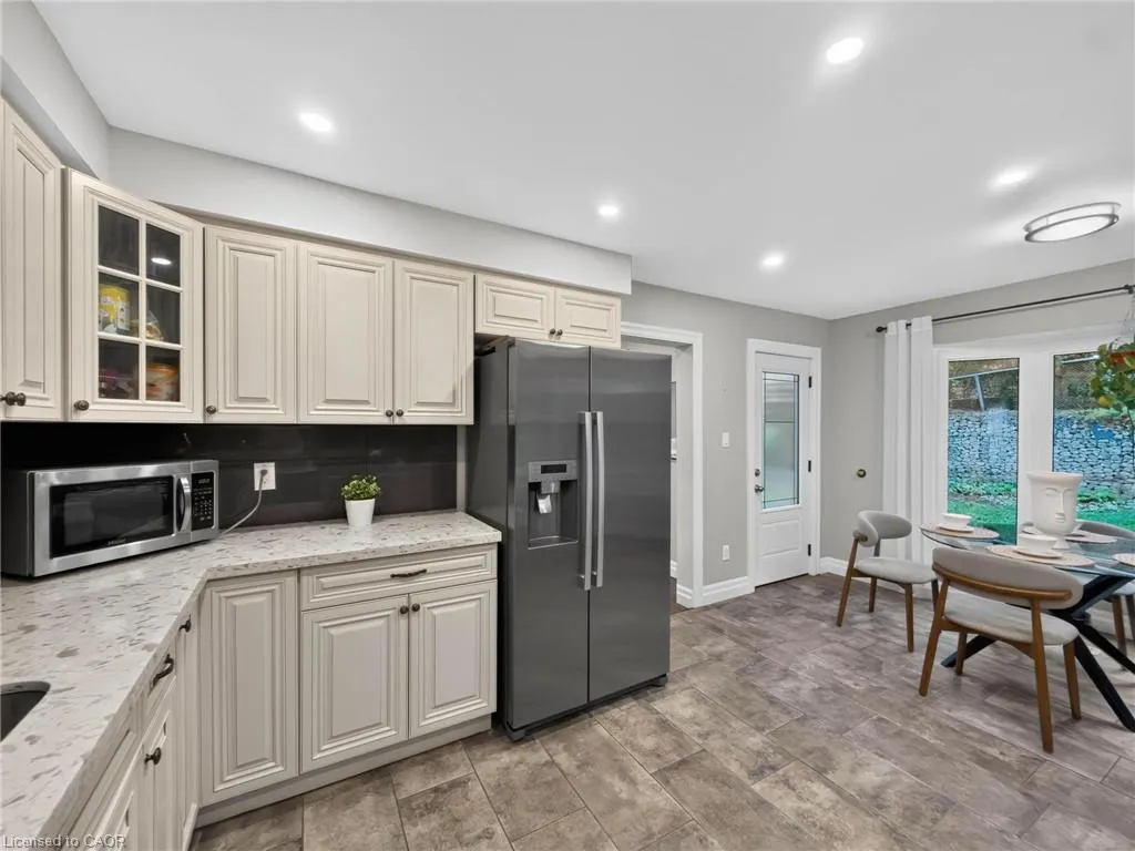 12 Sundrop Court