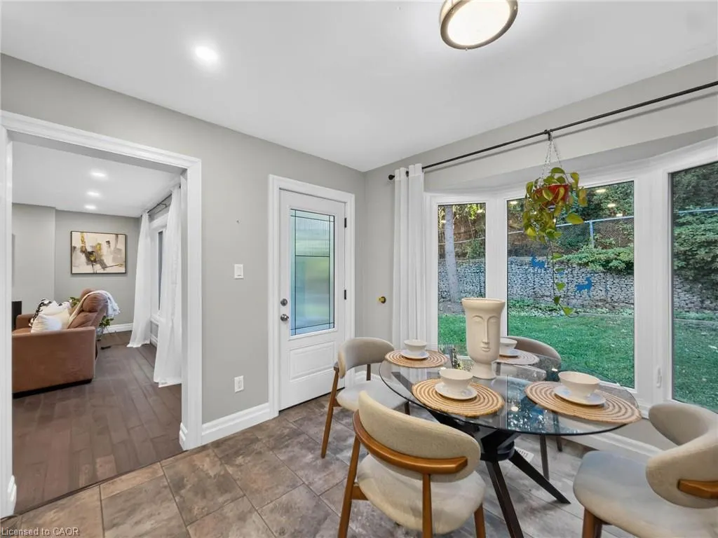 12 Sundrop Court