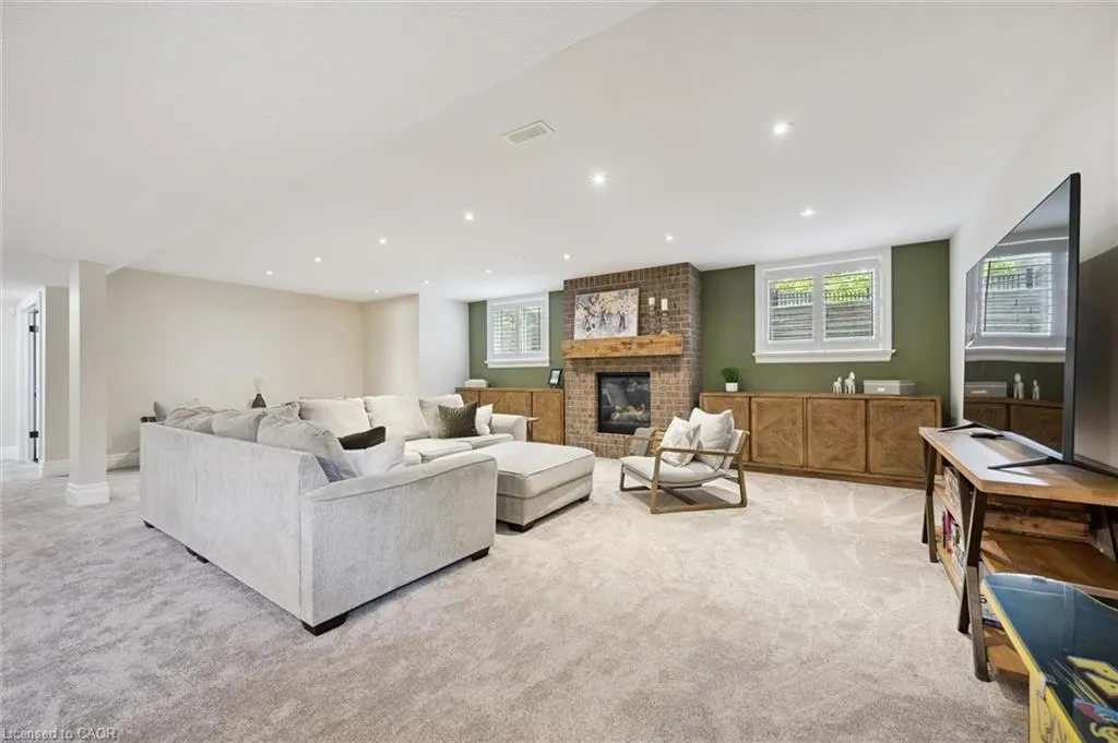 311 Terrace Wood Crescent