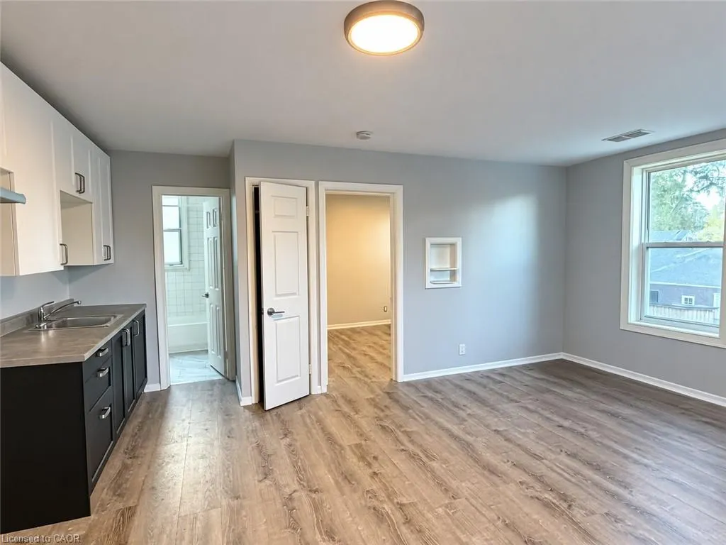 206-212 Queenston Road #8