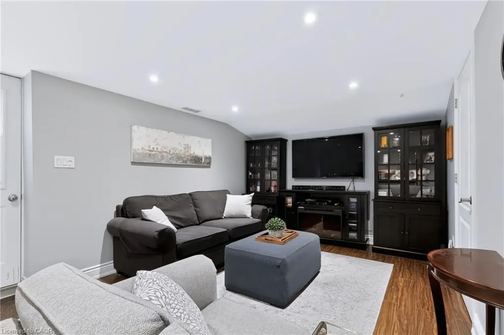4248 Dunvegan Road