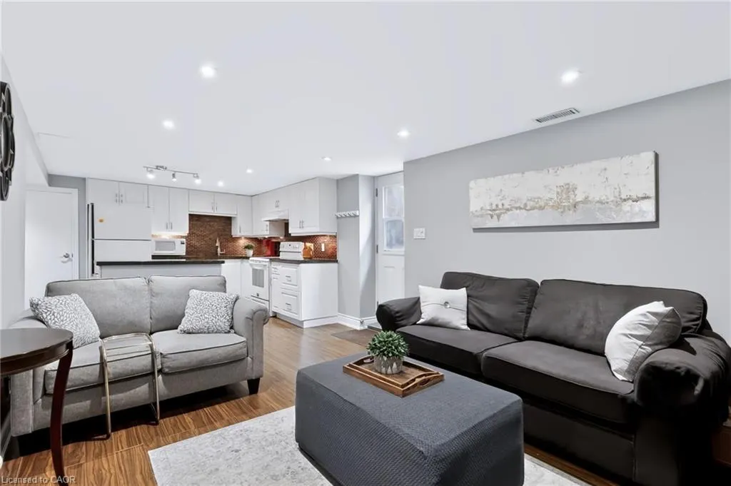 4248 Dunvegan Road