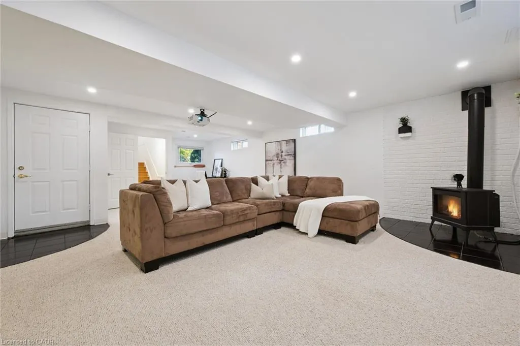 180 Eastforest Trail