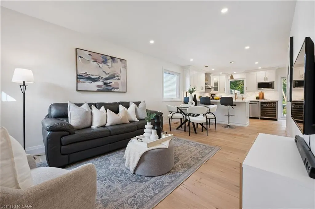 180 Eastforest Trail
