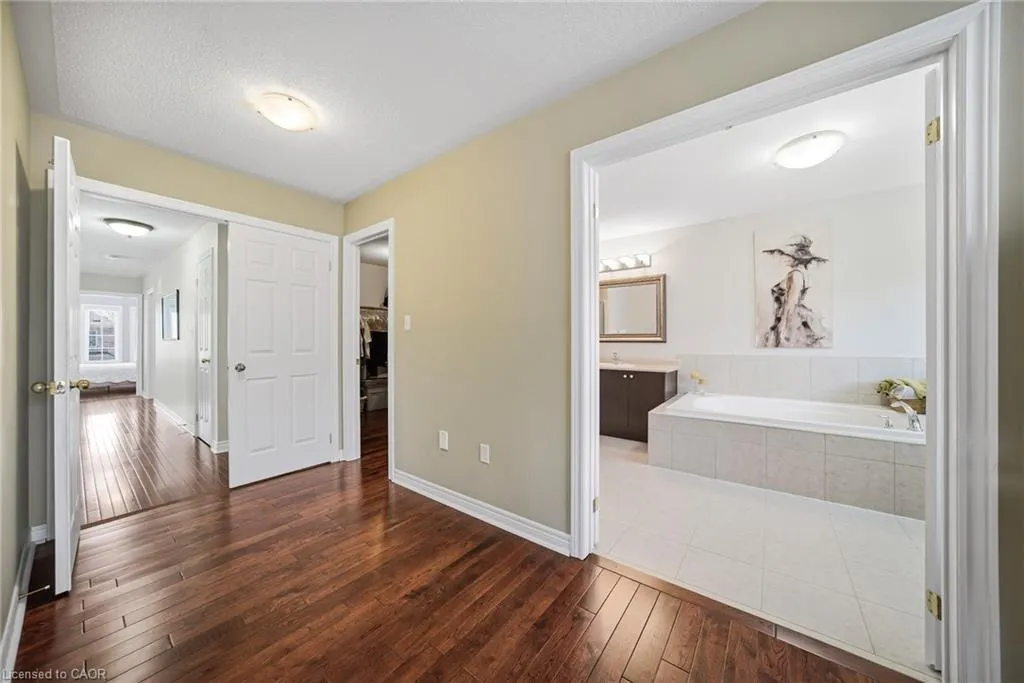 884 Stoutt Crescent