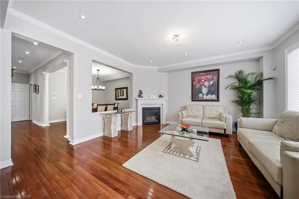 884 Stoutt Crescent