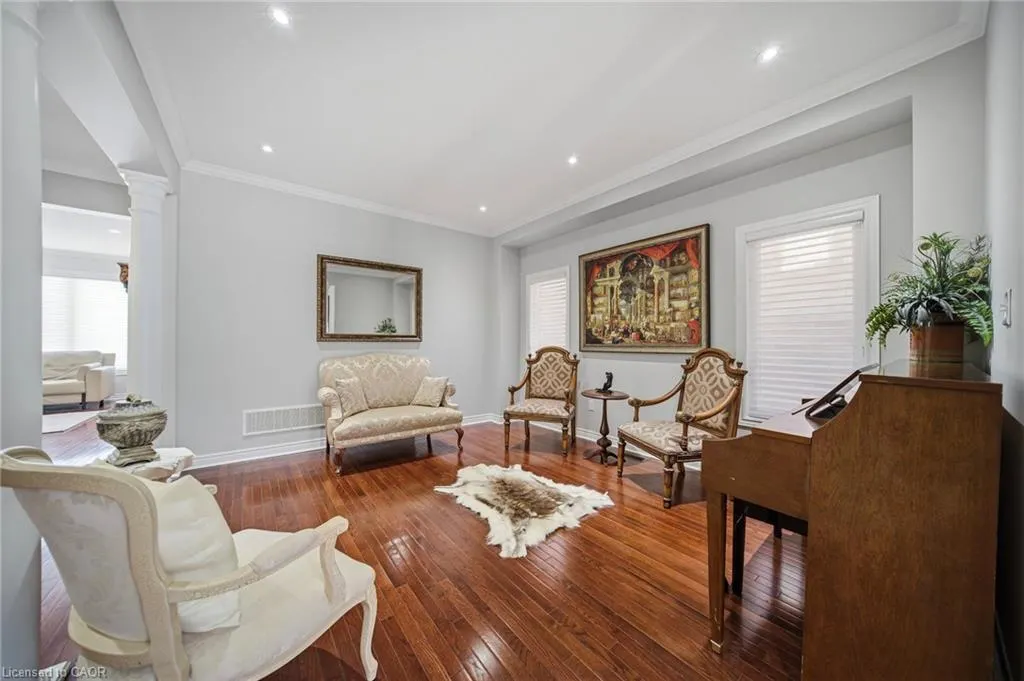 884 Stoutt Crescent
