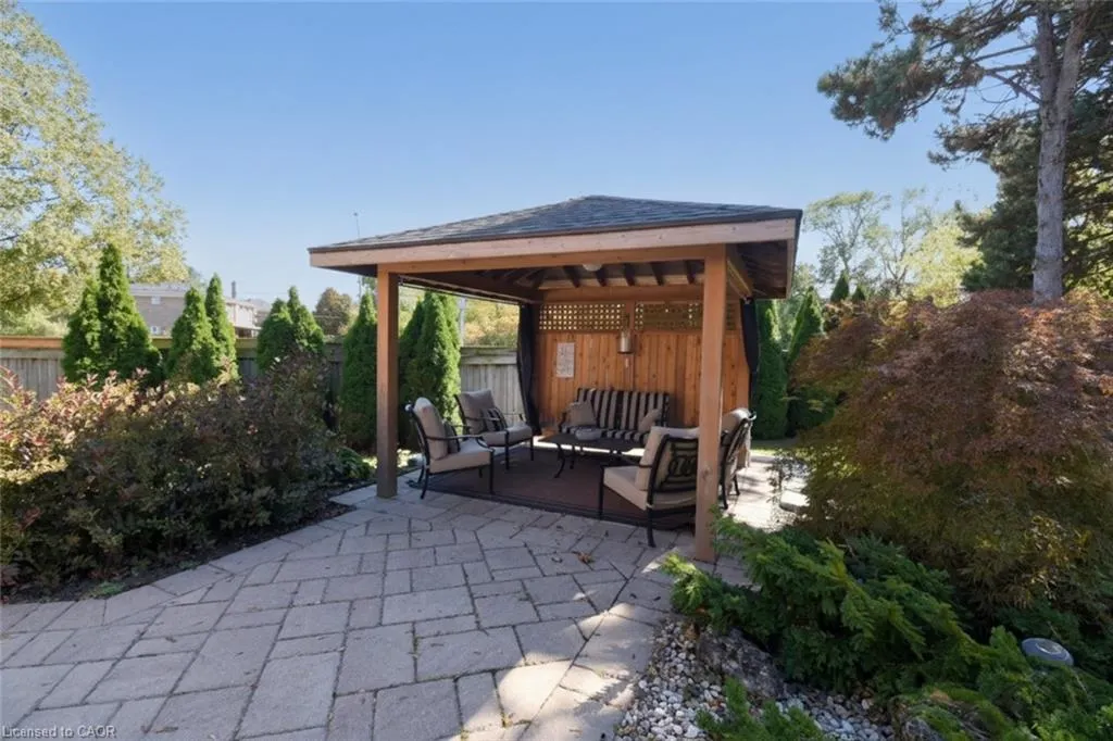 470 Amanda Crescent