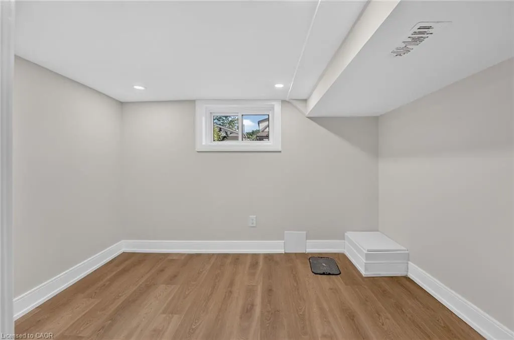 215 Paling Avenue