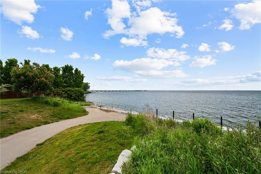 100 Burloak Drive #1303