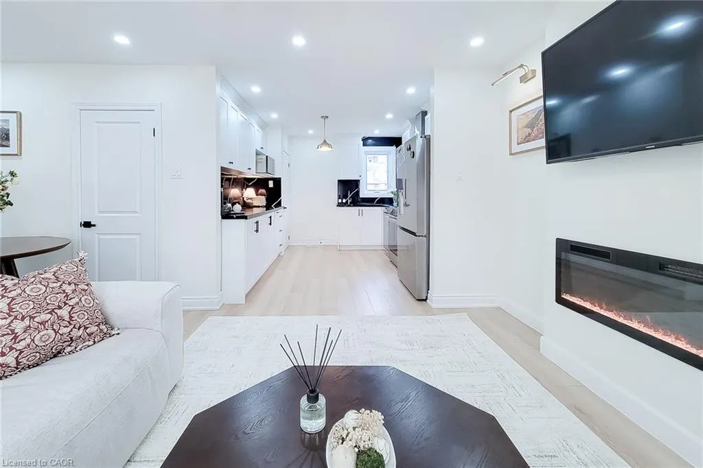 8 Albemarle Street