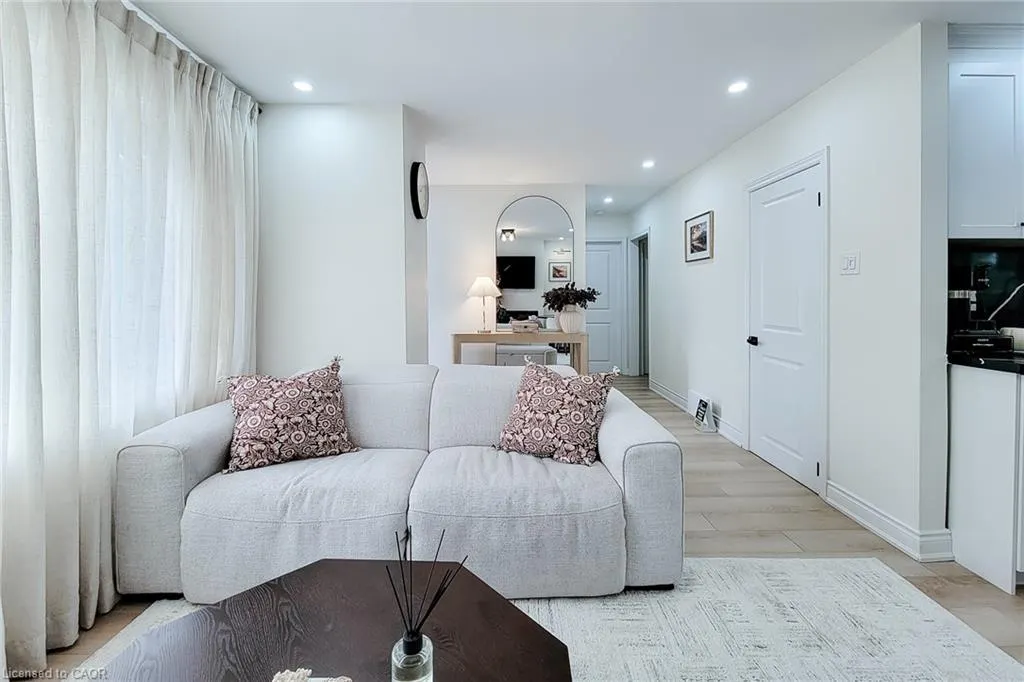 8 Albemarle Street