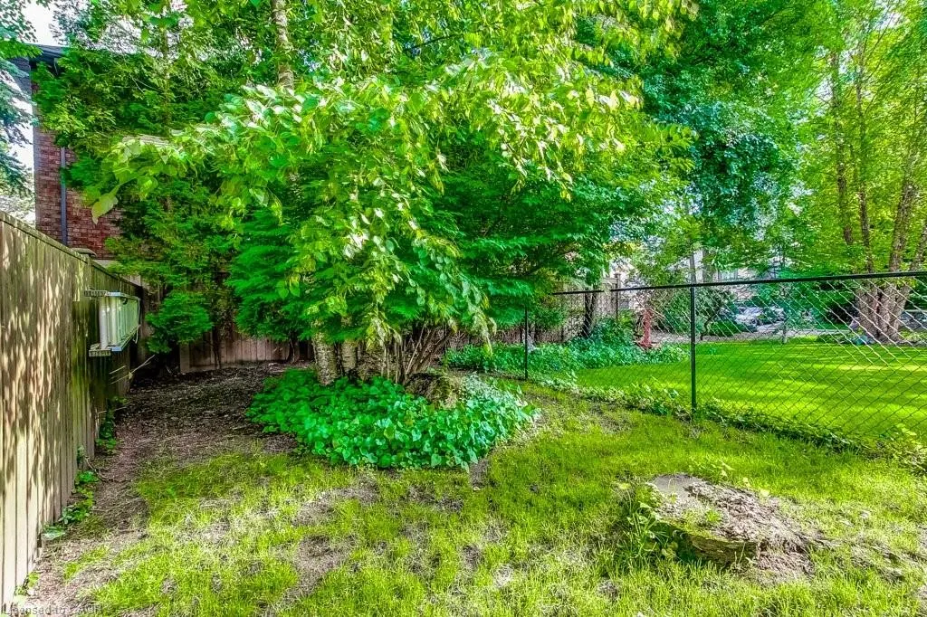 215 Briar Hill Crescent