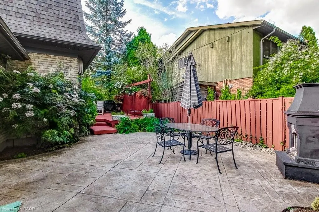 215 Briar Hill Crescent