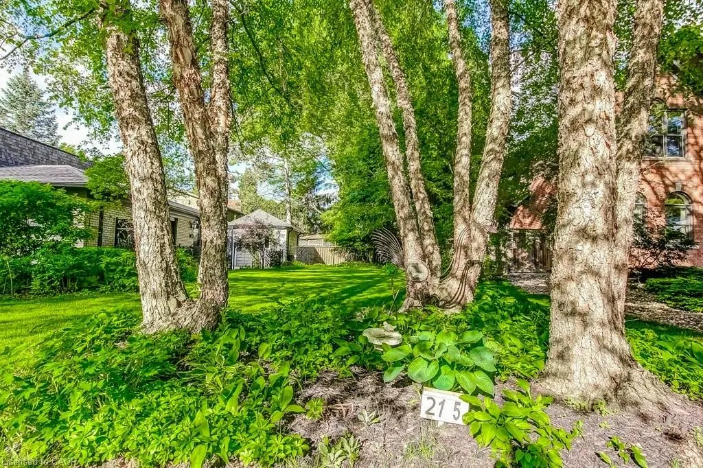 215 Briar Hill Crescent