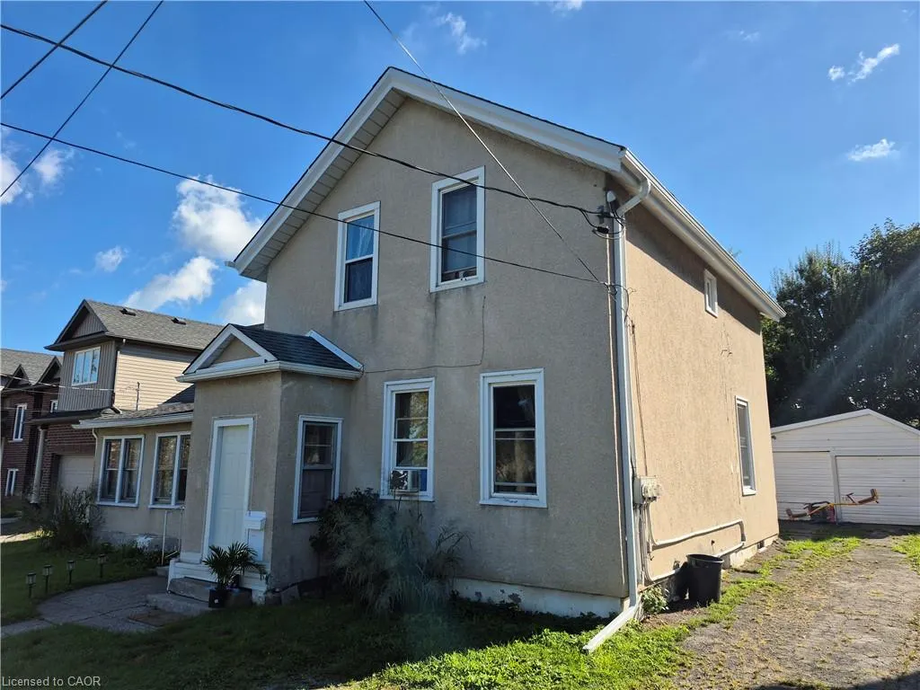 20 Carleton Street N