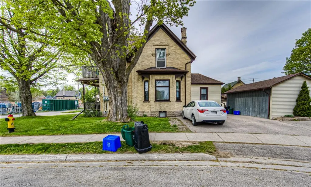 404 Duke Street W #Upper