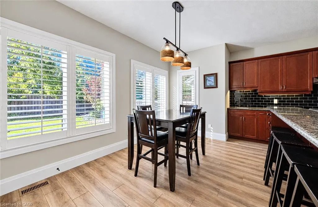 102 Schweitzer Crescent