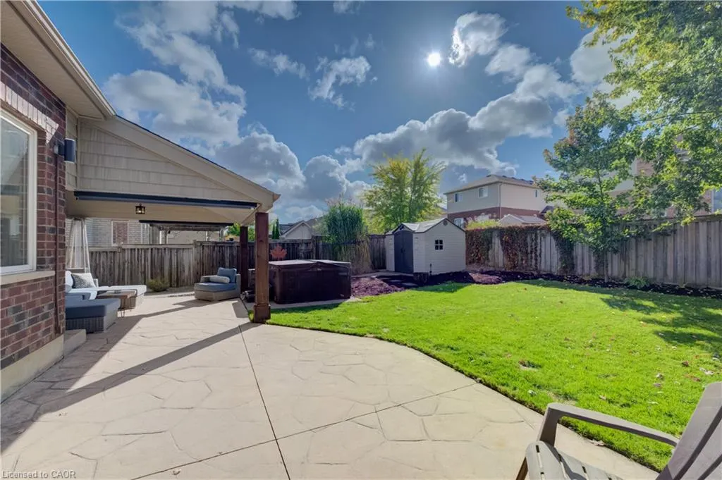 102 Schweitzer Crescent