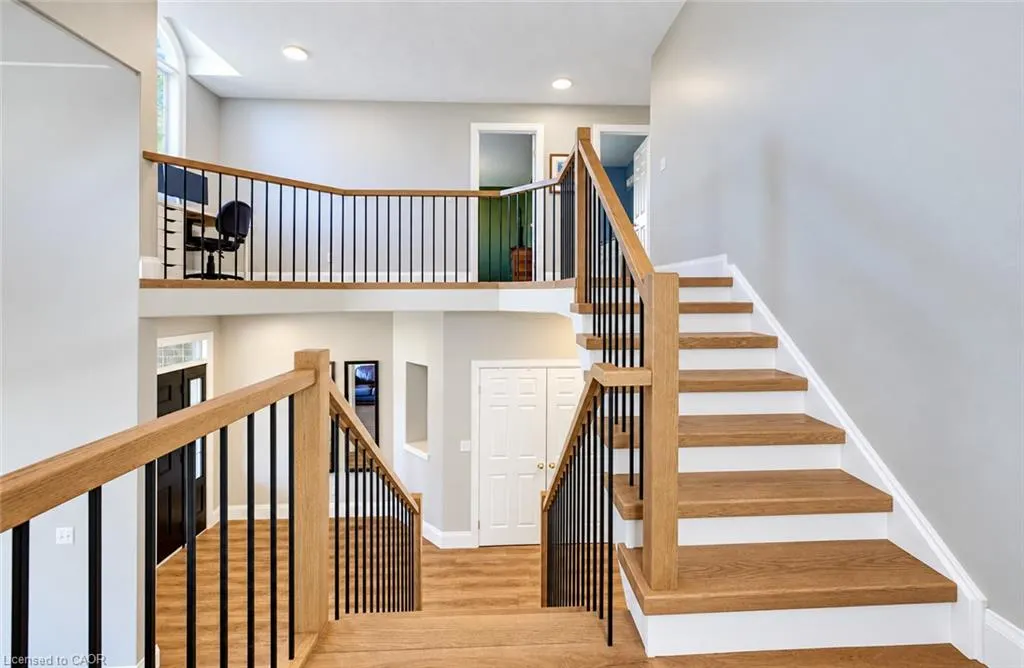102 Schweitzer Crescent
