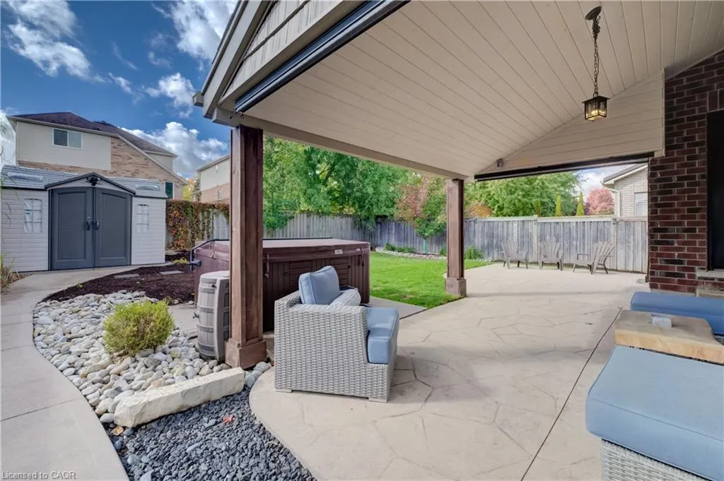 102 Schweitzer Crescent