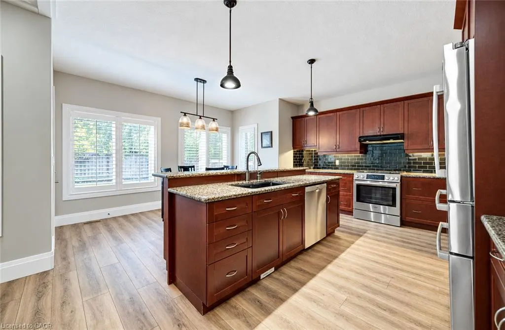 102 Schweitzer Crescent