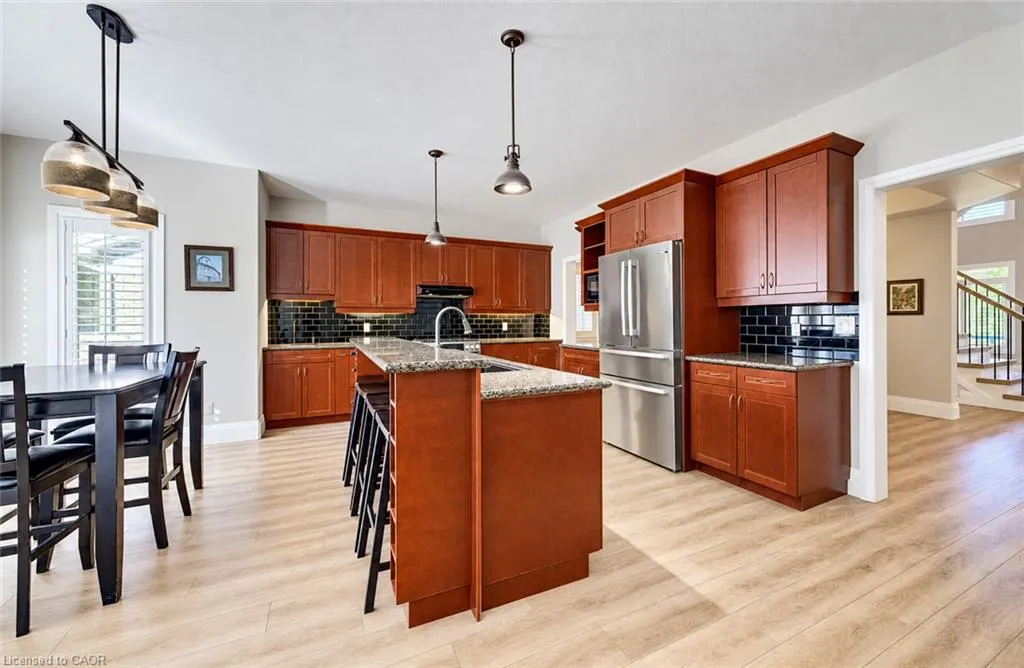 102 Schweitzer Crescent