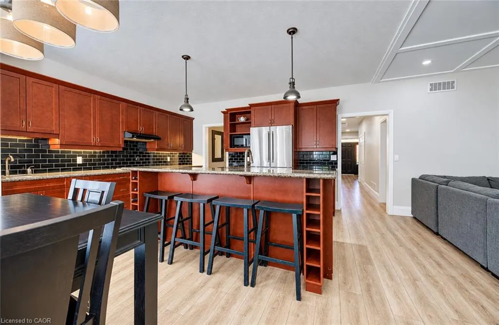 102 Schweitzer Crescent