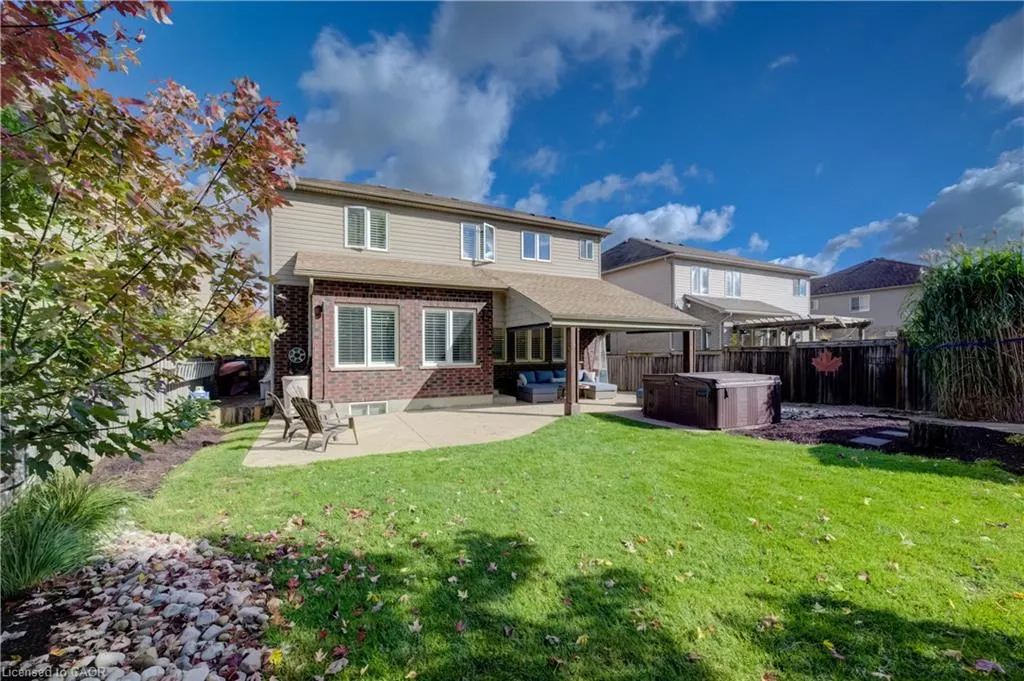 102 Schweitzer Crescent