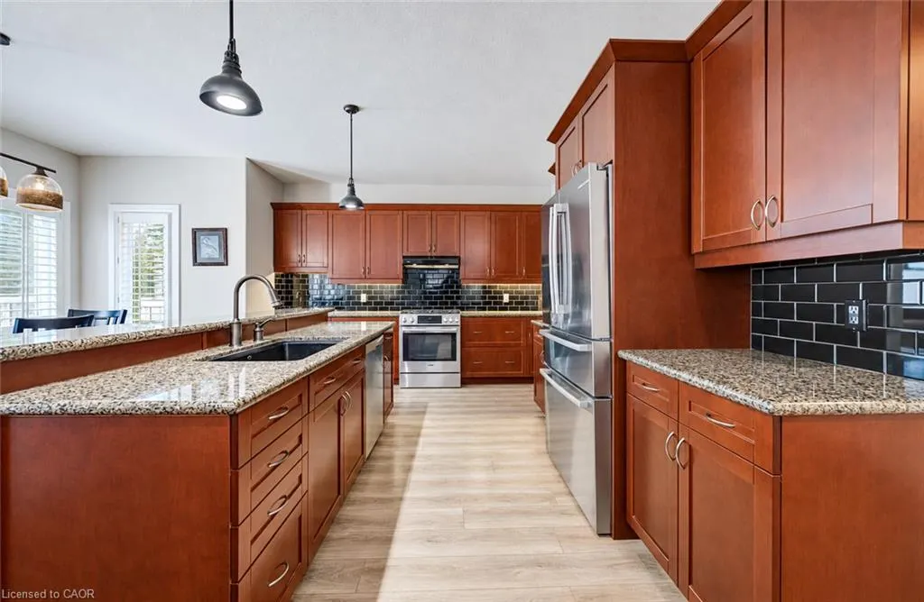 102 Schweitzer Crescent