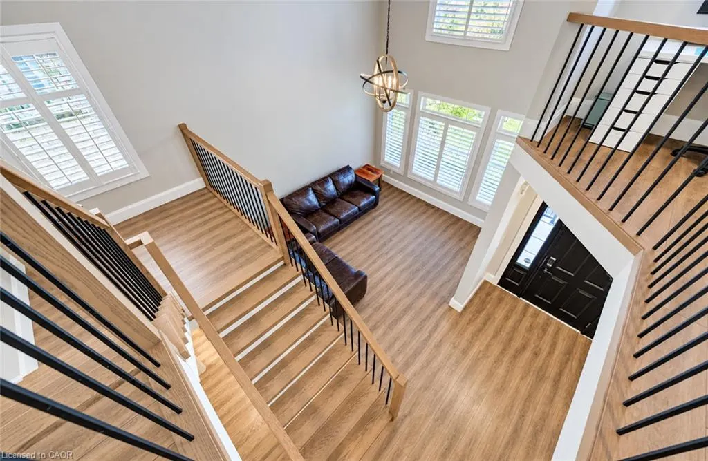 102 Schweitzer Crescent