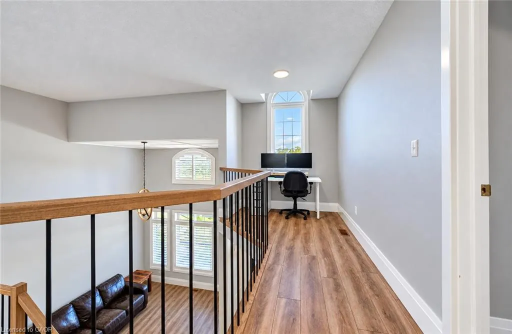 102 Schweitzer Crescent
