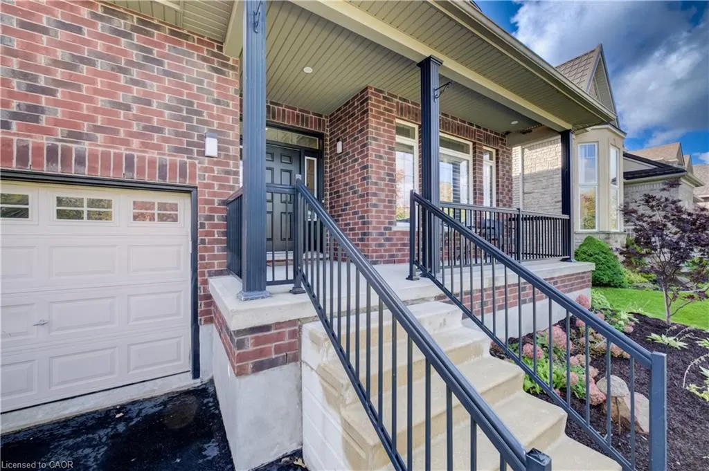 102 Schweitzer Crescent
