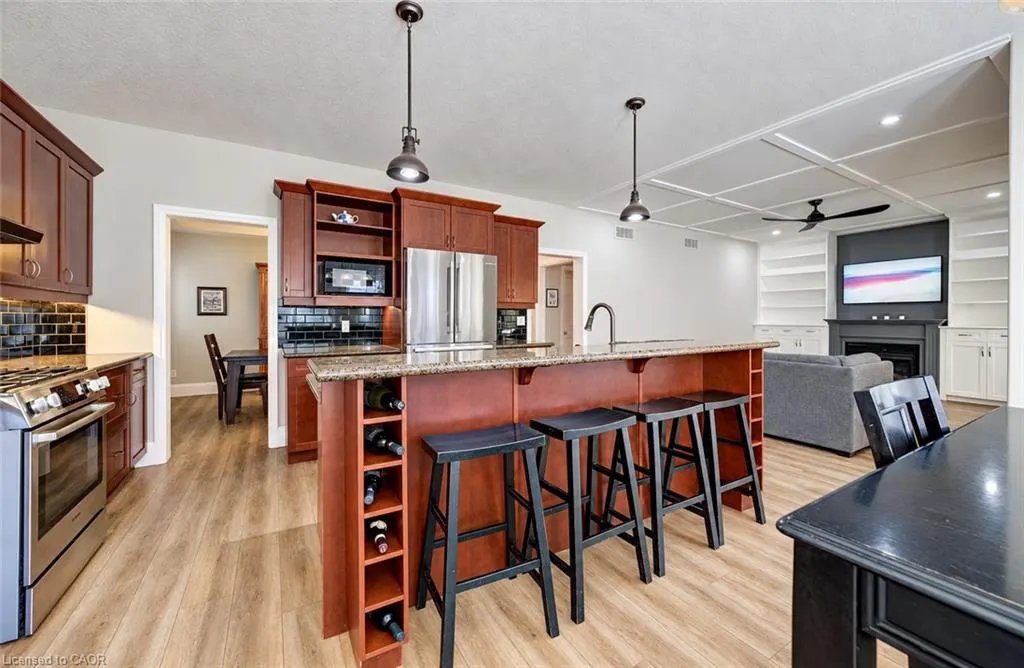 102 Schweitzer Crescent
