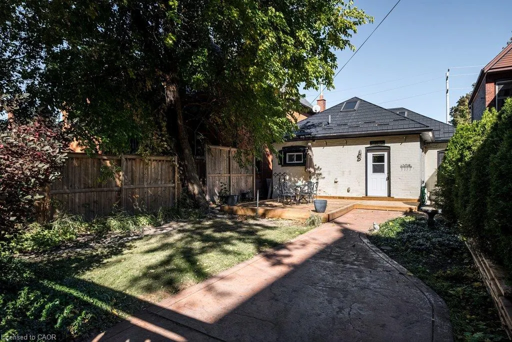 303 Charlton Avenue W