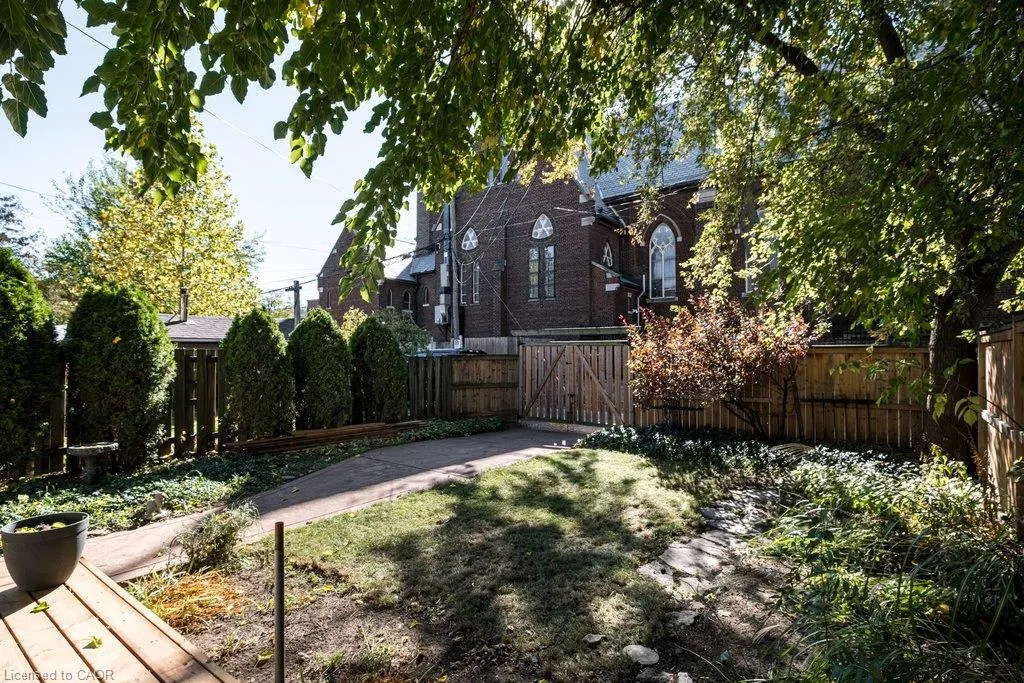 303 Charlton Avenue W