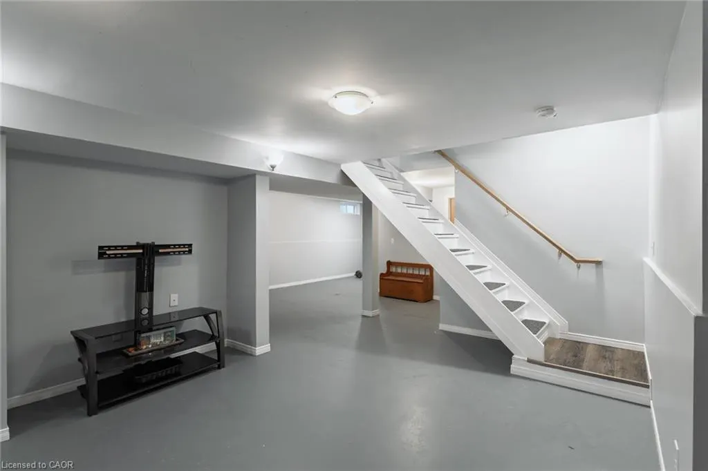 141 Viscount Road