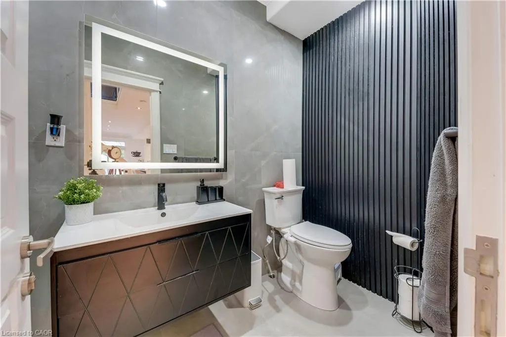 444 Thomas Slee Drive