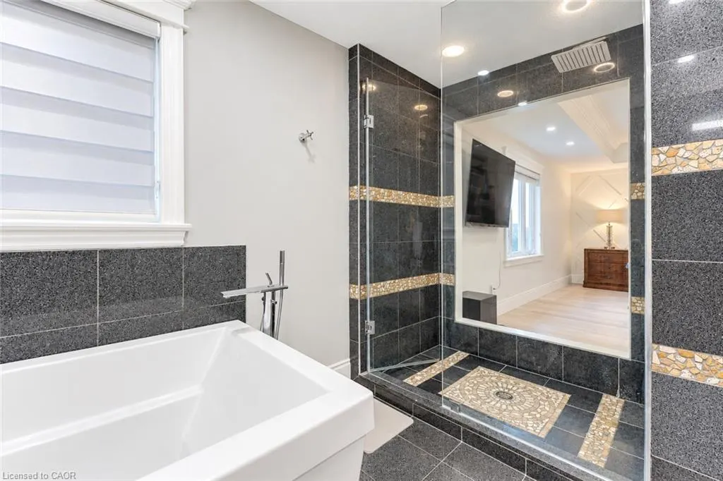 444 Thomas Slee Drive