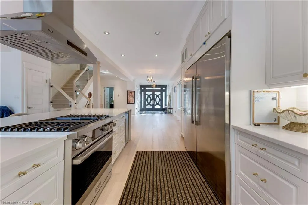 444 Thomas Slee Drive