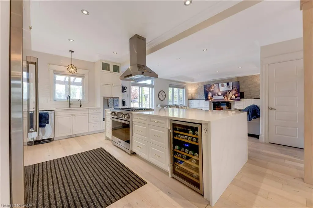 444 Thomas Slee Drive